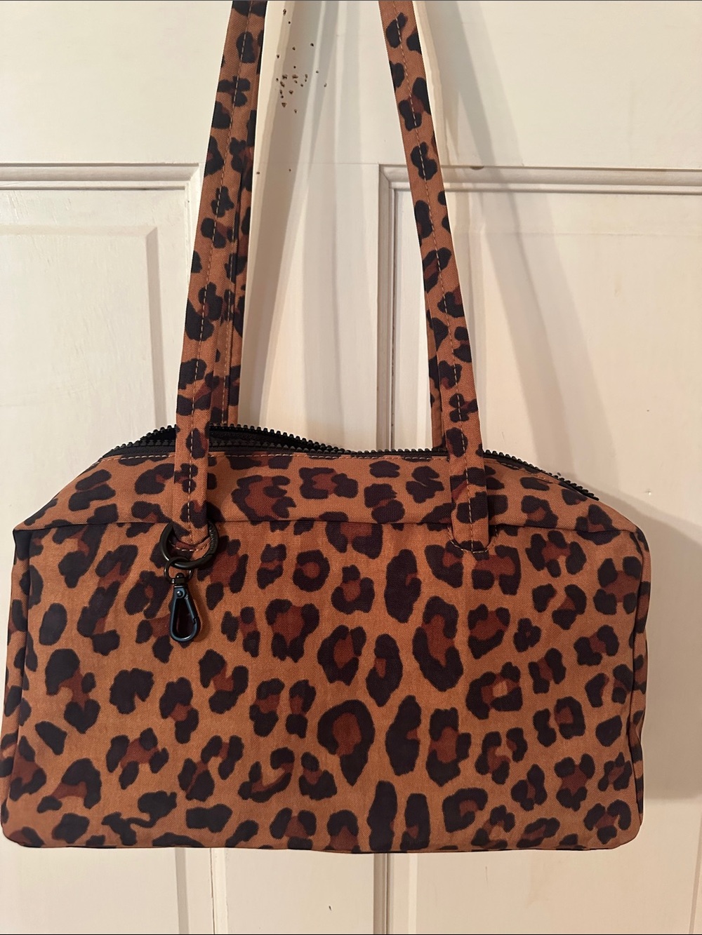 BAGGU Leopard Print Shoulder Bag in Brown and Black - Picture 2 of 3